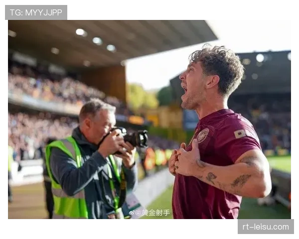 斯通斯回忆曼城初期：球迷们以积极态度全力支持，建立不可思议的关系